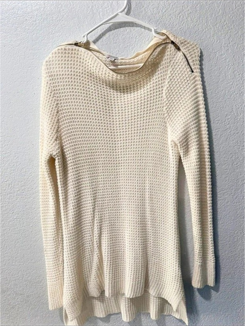 GUESS Cream Knit Zip Sweater Size Medium